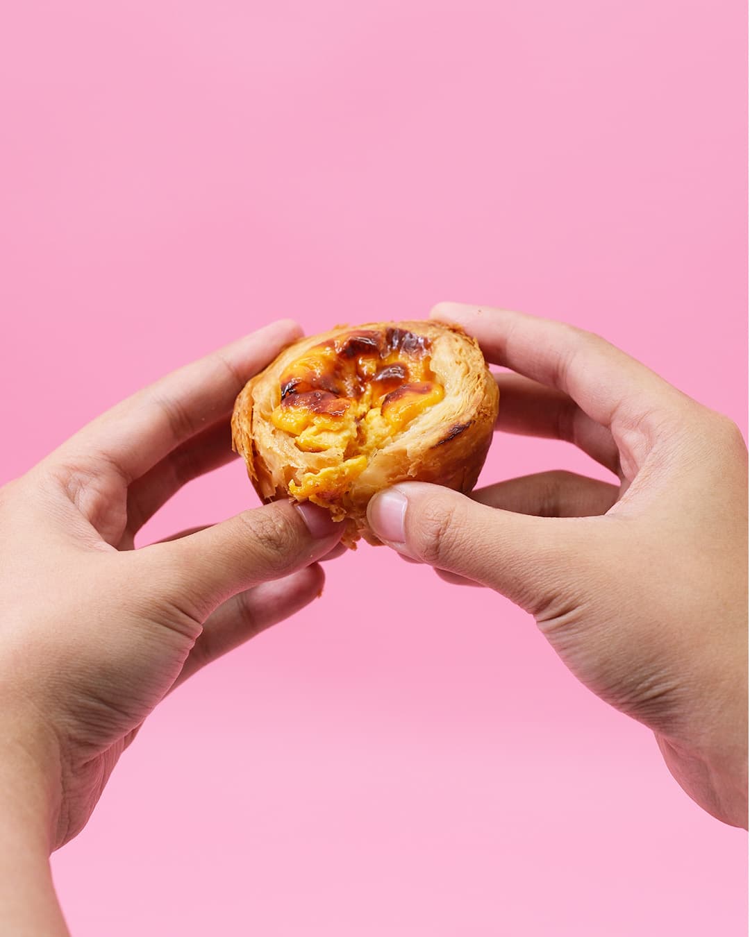 Egg tart Golden Sugar yang baru dipanggang